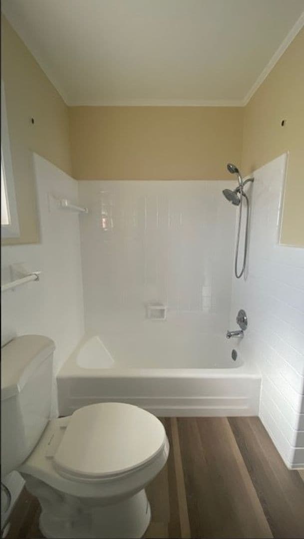 Building Photo - Remodeled 2 Bedroom 1 Bath Home, Fenced Pr...