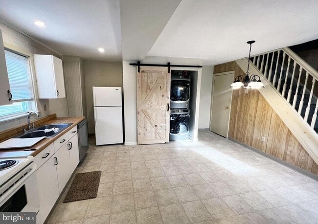 Building Photo - 302 E Howard St