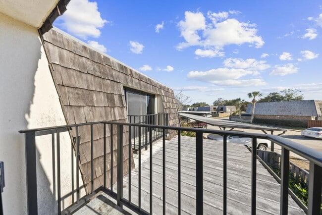 Building Photo - 2920 Pecan Ave