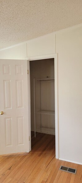 Master closet - 8936 Turner Dr