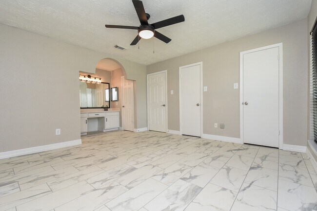 Building Photo - 8307 Stagewood Dr