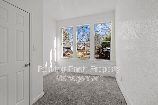 Building Photo - 1217 Fulton Ave SW