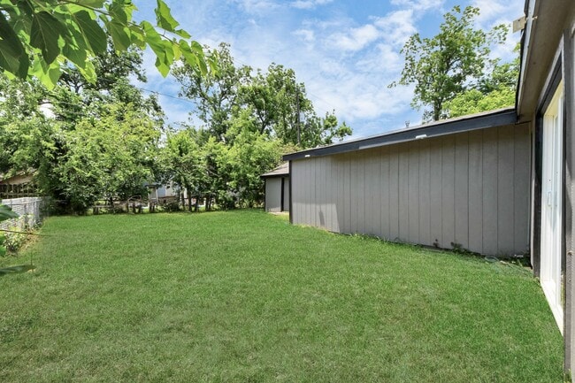 Building Photo - 503 Schilling Ave