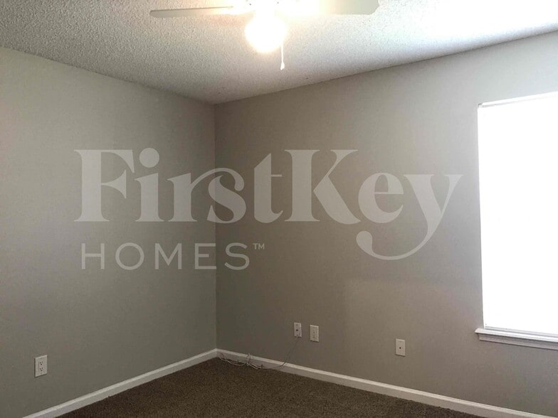 Building Photo - 7852 Catskills Ct