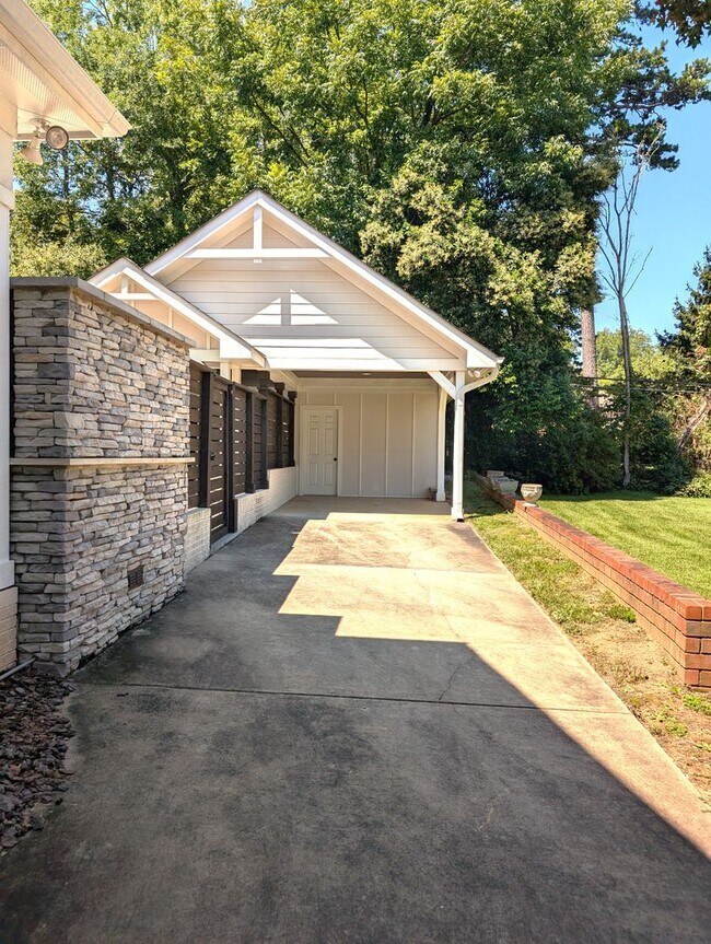Building Photo - Plaza Midwood, Luxury 4 Bedroom/4 Bathroom Home!