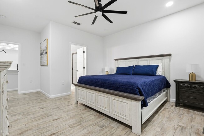 Building Photo - 1809 Pease St