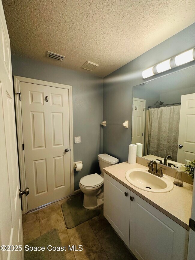 Building Photo - 890 Luminary Cir
