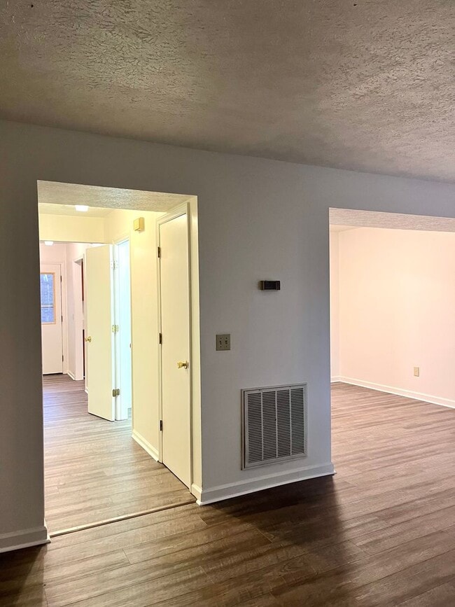 Building Photo - Renovated Home Near Virginia Tech