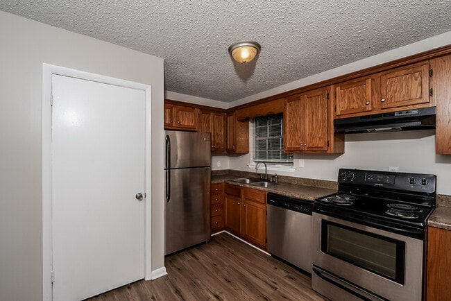 Building Photo - 1013 Sandy Brook Cir