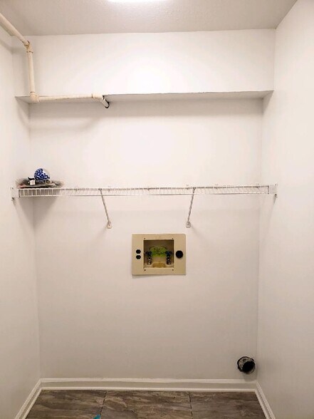 Building Photo - 924 Stonebrook Dr