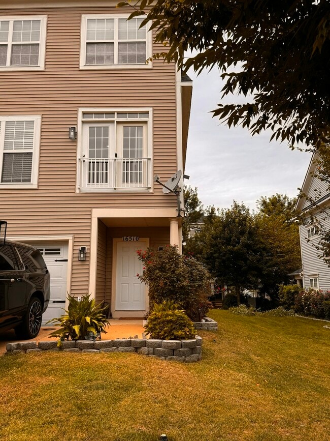 Building Photo - 16510 Bobster Ct