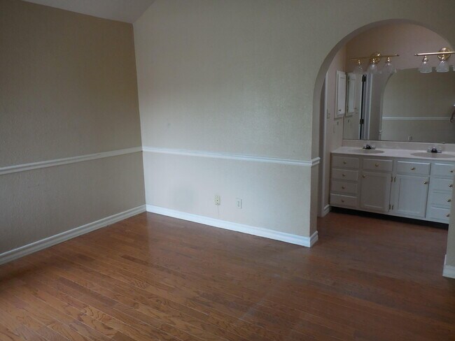 Building Photo - 10912 Sandy Koufax Dr