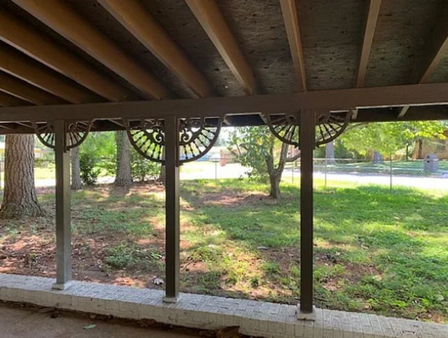Building Photo - Available for showing now. Well maintained 3 bedroom/1 bathroom in a lovely established neighborh...