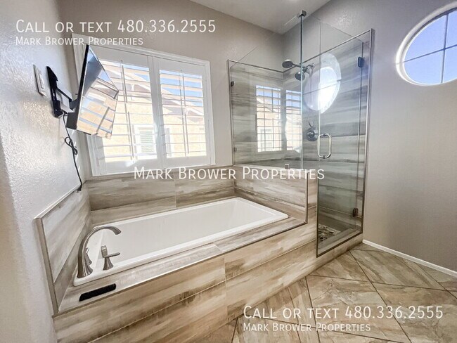 Building Photo - 1273 E Vermont Dr