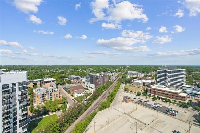 Building Photo - 1720 Maple Ave