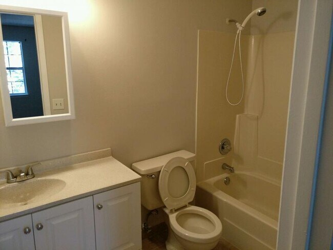 Building Photo - 640 Sandalwood Dr