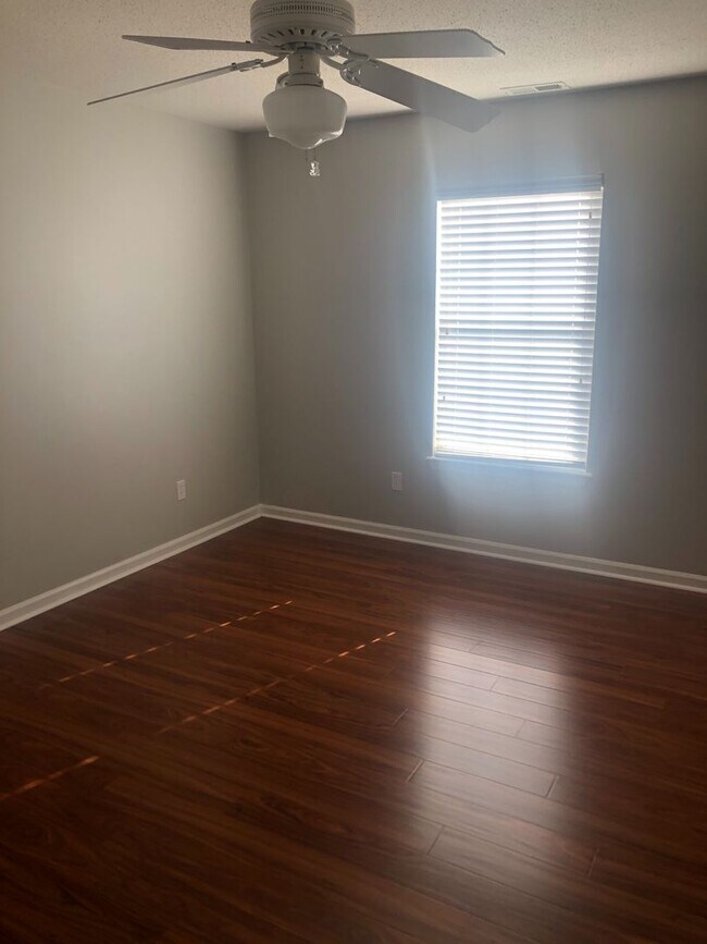 Building Photo - Beautiful Townhome 2Bed/ 1 Bath