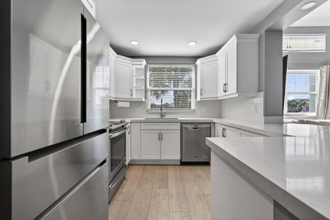 Building Photo - 805 Mainsail Cir