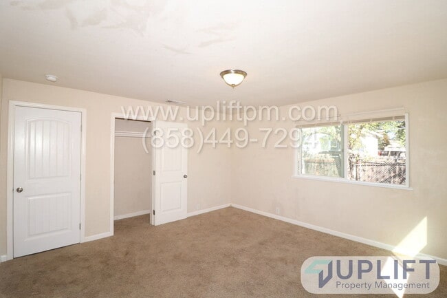 Building Photo - 950 B St