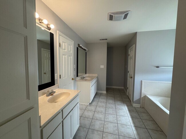 Building Photo - Beautiful 4 Bedroom Home for Lease in Denham Springs