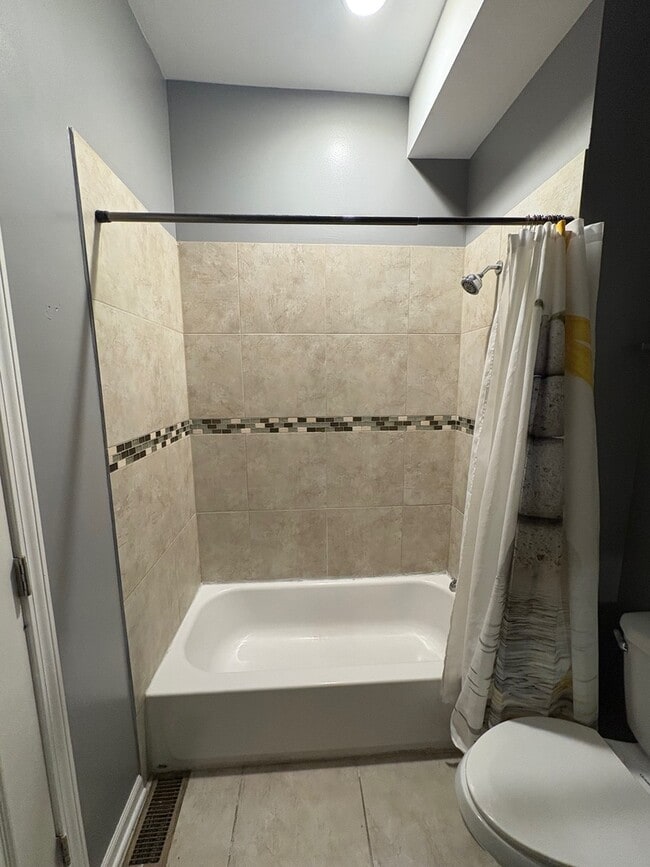 Building Photo - 524 W 78th St