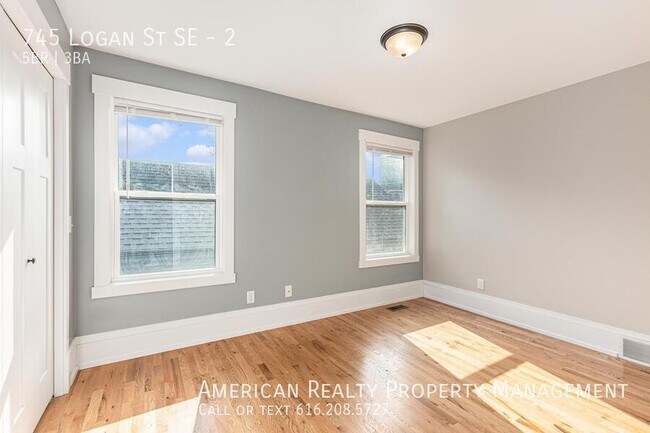 Building Photo - 745 Logan St SE