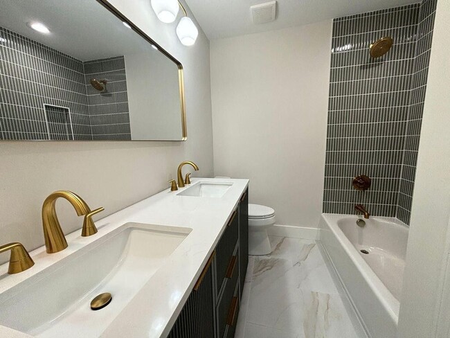 Building Photo - Fully Updated Home in Charleston