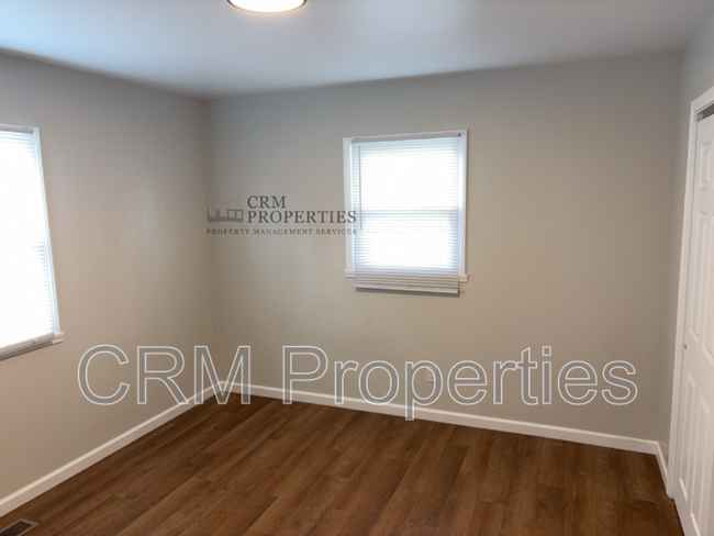 Building Photo - 1200 N Locke St
