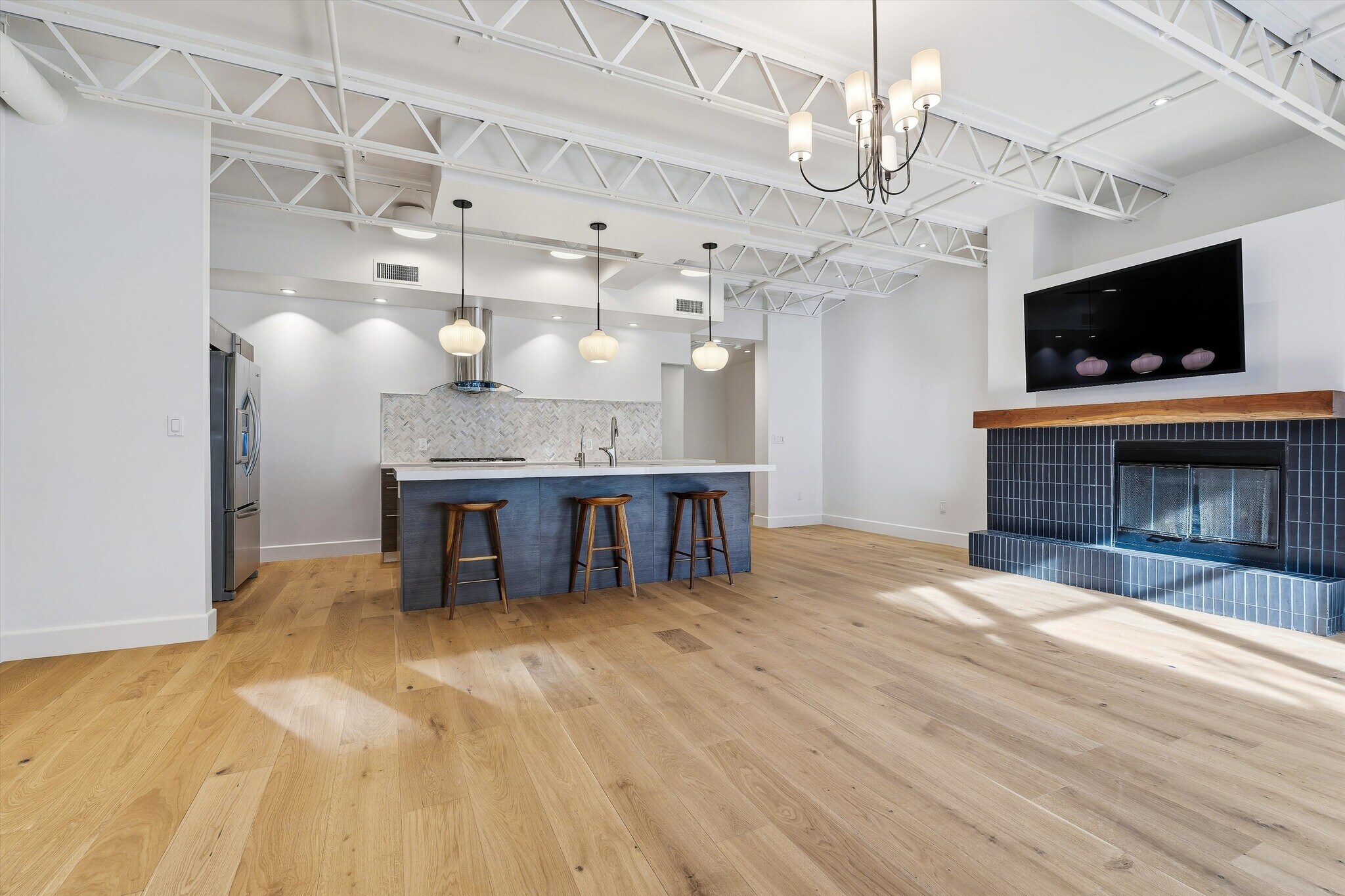 Building Photo - 1250 N Harper Ave