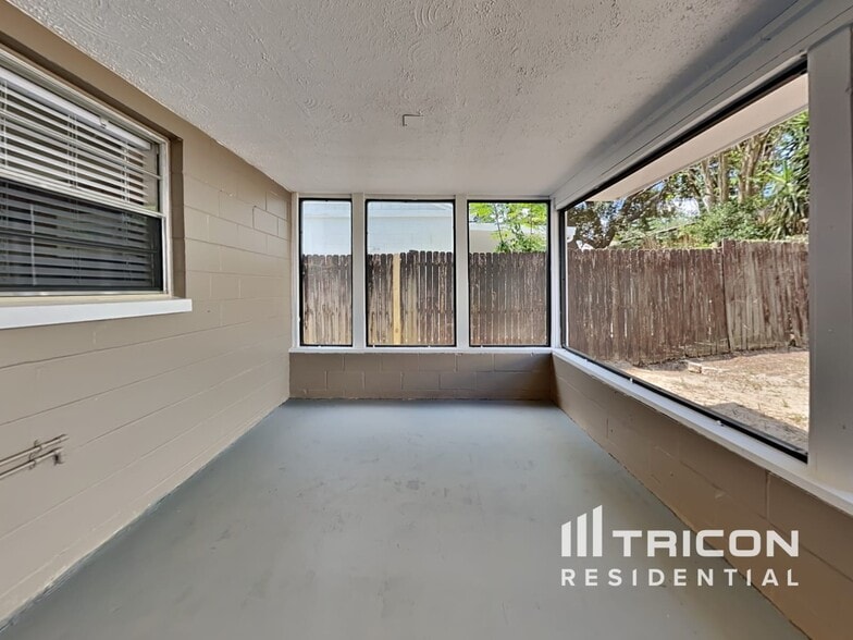 Building Photo - 320 Laxton Ln