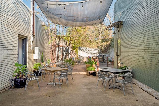 Building Photo - 2016 S Ervay St