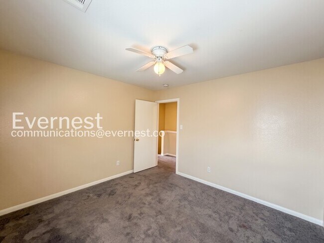 Building Photo - Modern Town Home with Fenced Backyard and Attached Garage