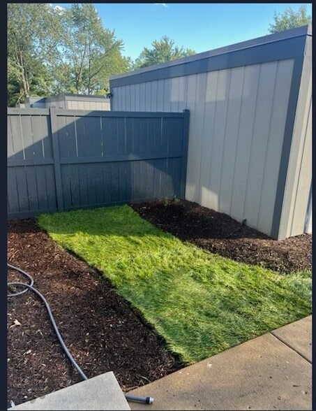 Building Photo - 521 N Woodfield Trl