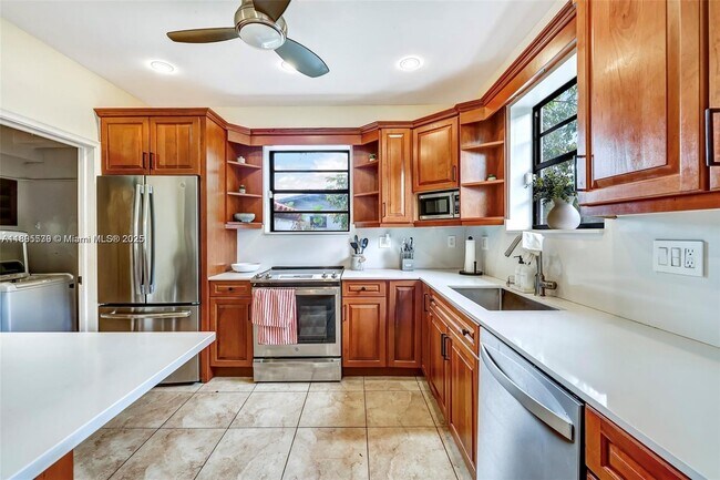 Building Photo - 991 NE 82nd St