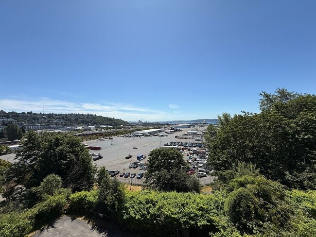 Primary Photo - Holly Terrace Condominiums - Magnolia