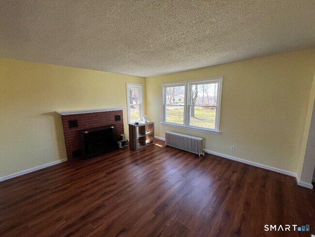 Building Photo - 138 Mountain St