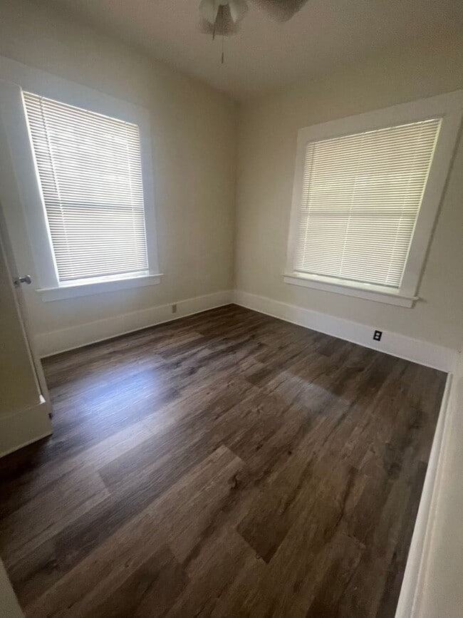 Building Photo - 728 W 3rd St