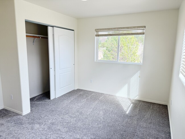Building Photo - 626 Britton Ln