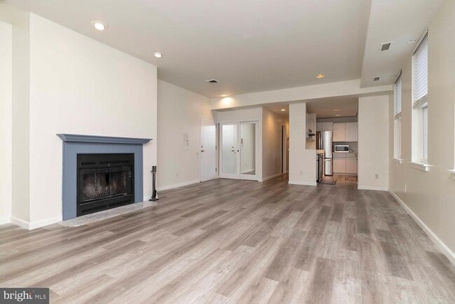 Building Photo - 102 Church St