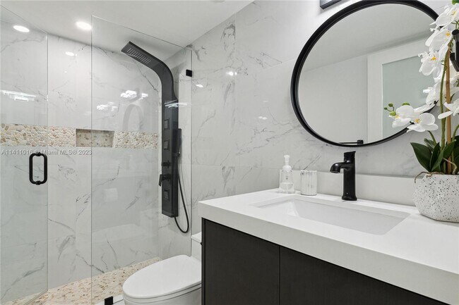 Building Photo - 2751 S Ocean Dr