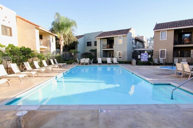 Building Photo - Spacious Two Bedroom featuring Ensuite Bathrooms! TWO ASSIGNED PARKING SPACES! Air Conditioning I...