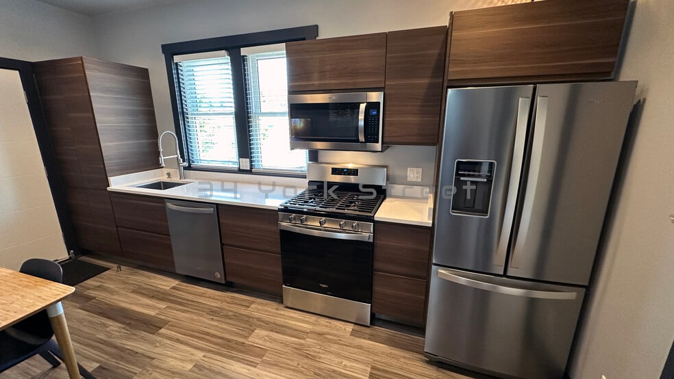 Building Photo - 34 York St