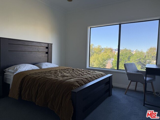 Building Photo - 234 N Kenwood St