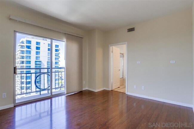 Building Photo - 3060 Sixth Ave