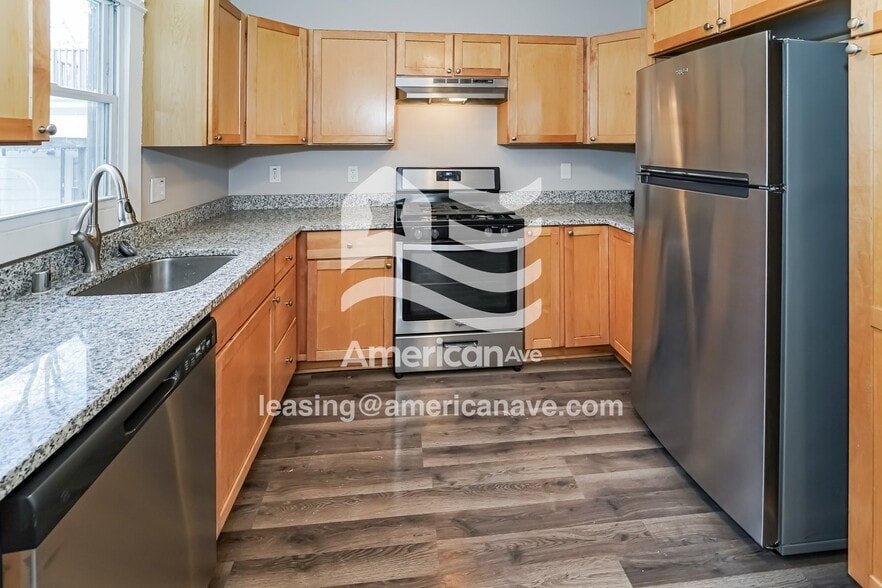 Building Photo - 1020 Grove Ave