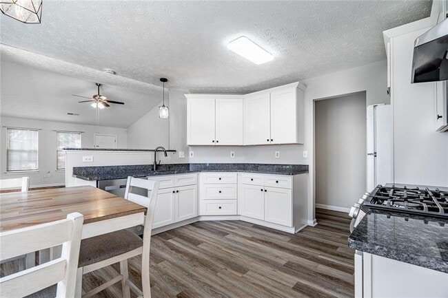 Building Photo - 2493 Barndale Dr