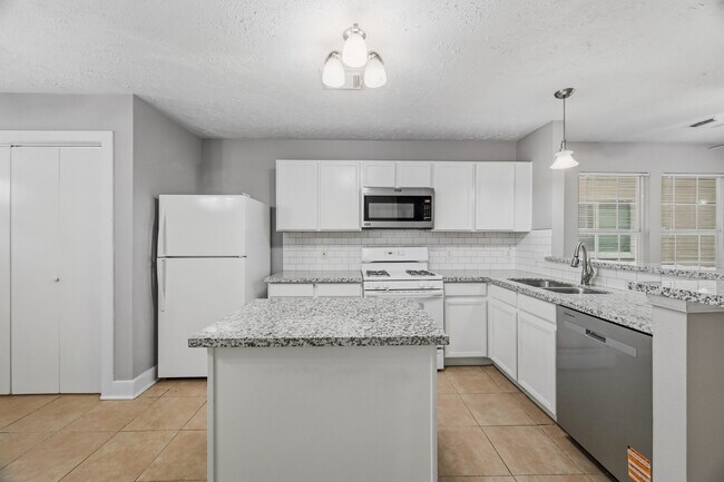 Building Photo - 20967 Young Meadows Way