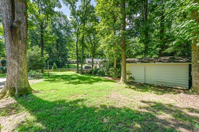 Building Photo - 4014 Sulkirk Rd