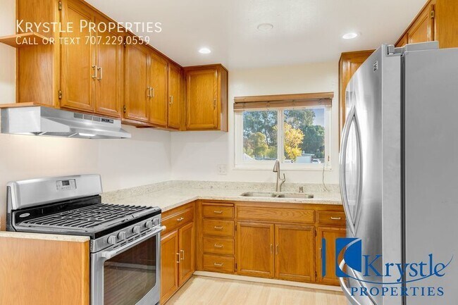 Building Photo - Beautifully updated home with solar panels...