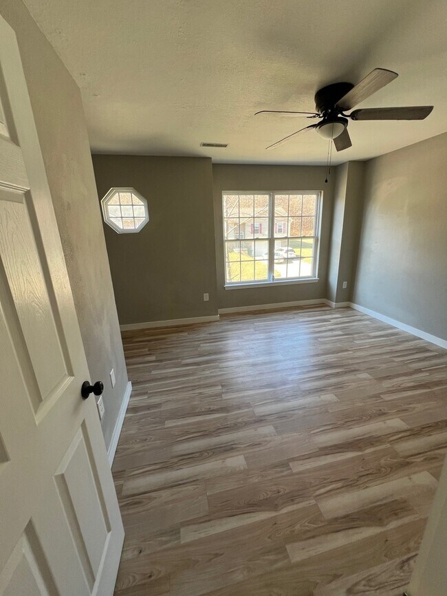 Building Photo - 3836 Country Club Dr